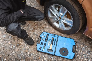 Mobile Tyres 2 U mechanic with tools to change car tyre